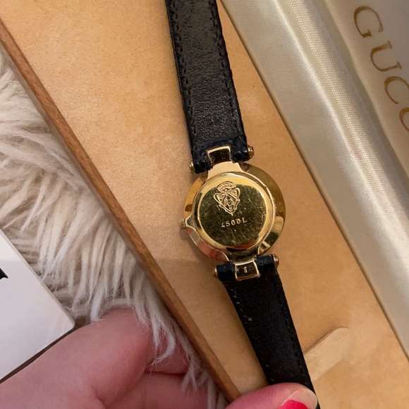 Vintage Ladies Gucci 4500 L Watch - Picture 7 of 9